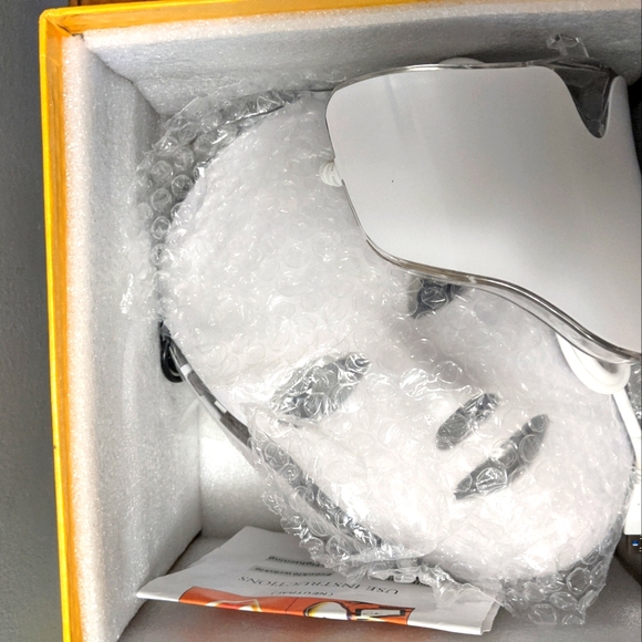 NWT Colorful LED Beauty Mask. - Picture 3 of 9